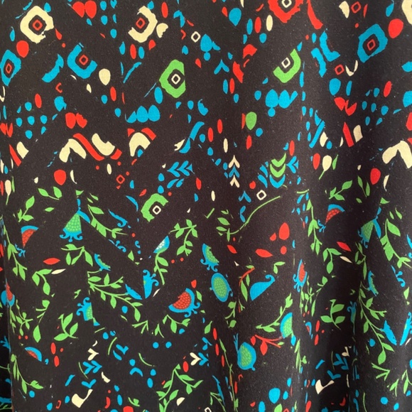 LulaRoe Perfect Tee Swing Top Size Medium - Picture 3 of 5